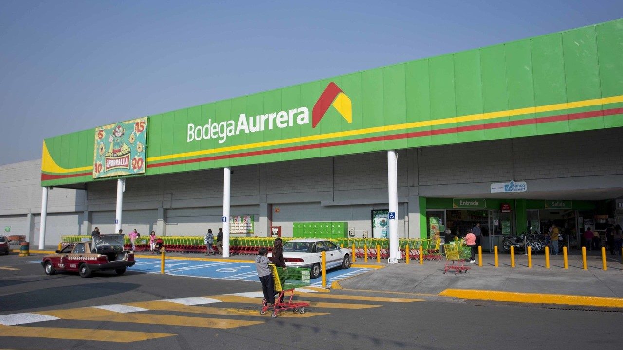 What are the types of Facebook online accounts explained?